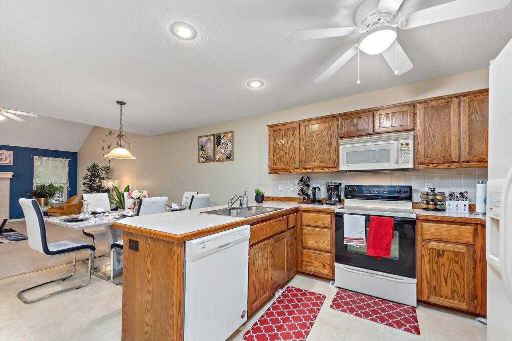 Beautiful Townhome, 11 Minutes To Downtown, Kcmo. Kansas City Exteriör bild